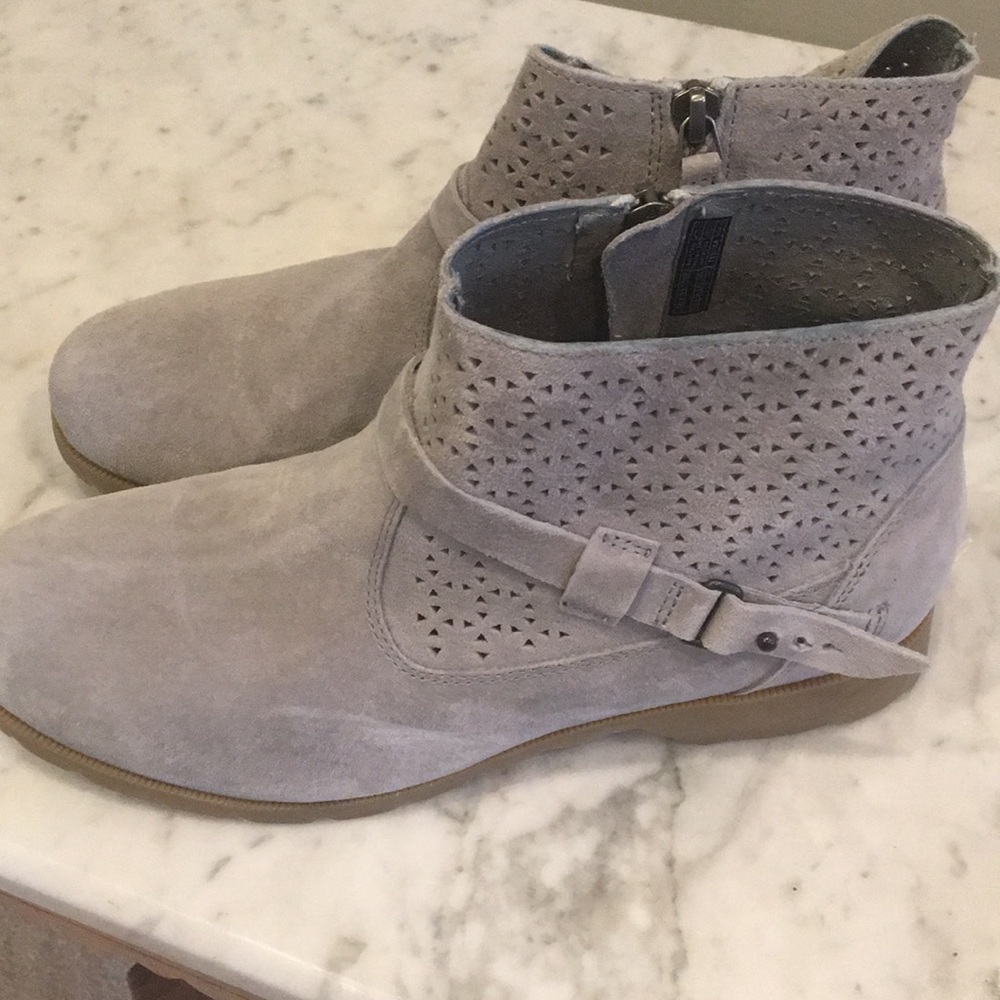 Teva "Delavina" suede ankle booties gray (9)